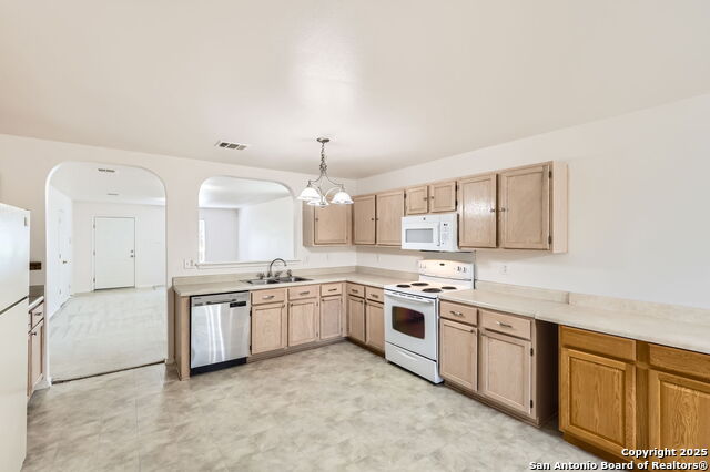 Listing photo id 6 for 9215 Granberry