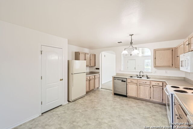 Listing photo id 7 for 9215 Granberry