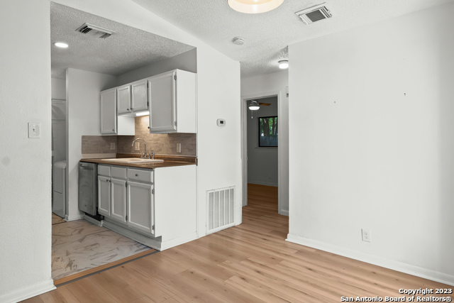Listing photo id 9 for 6248 Valley Queen
