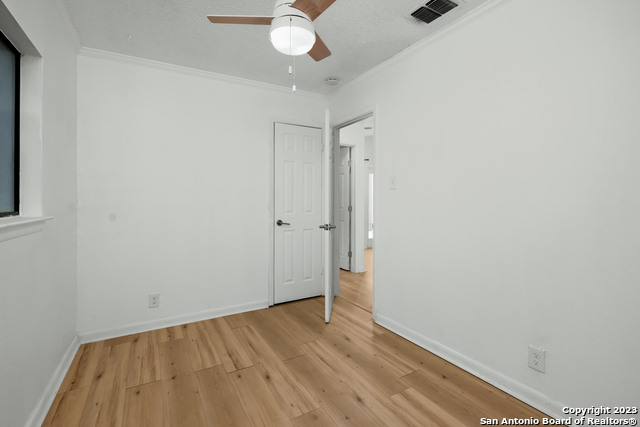 Listing photo id 17 for 6248 Valley Queen
