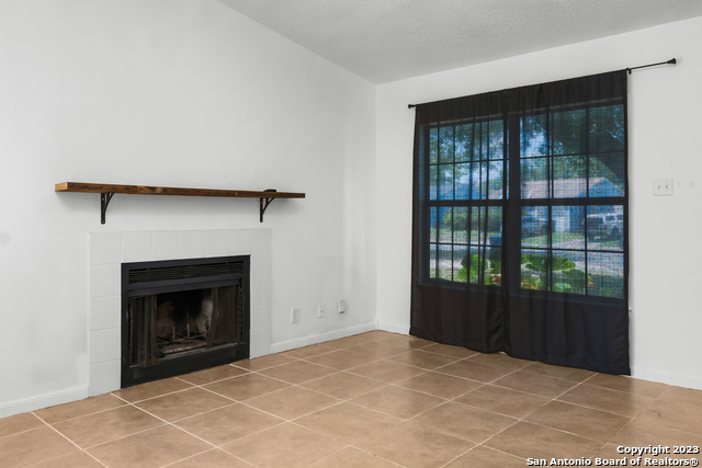 Listing photo id 2 for 6248 Valley Queen