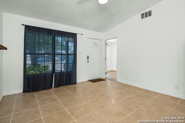 Listing photo id 4 for 6248 Valley Queen
