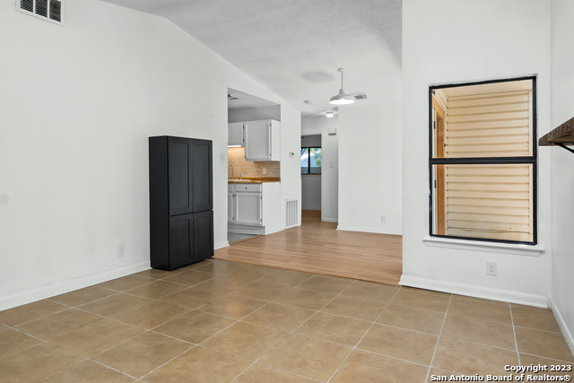 Listing photo id 5 for 6248 Valley Queen