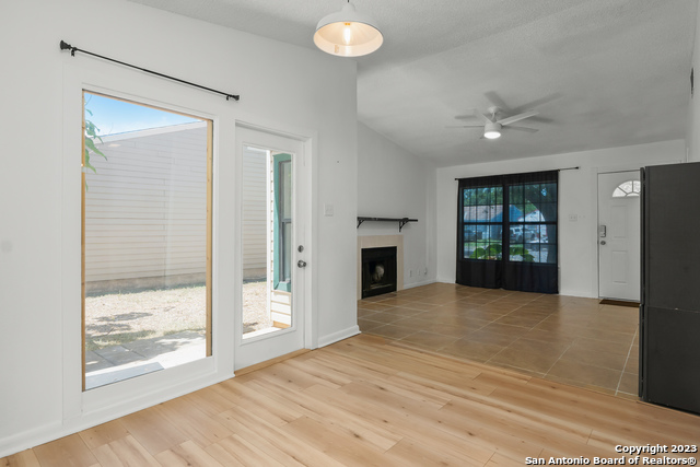 Listing photo id 7 for 6248 Valley Queen