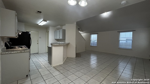 Listing photo id 3 for 9411 Gillcross Way