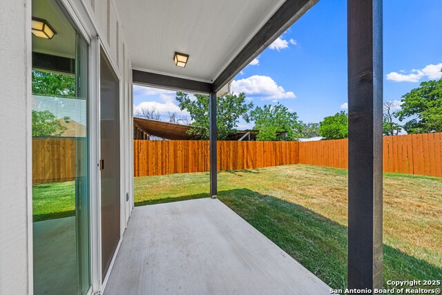 Listing photo id 11 for 712 Gilmer