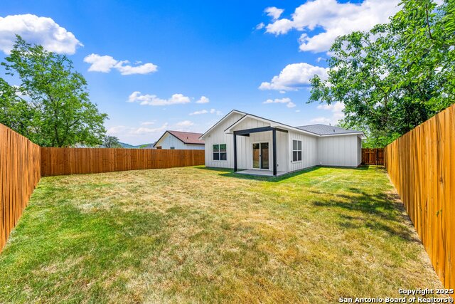 Listing photo id 13 for 712 Gilmer