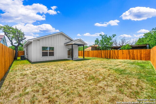 Listing photo id 14 for 712 Gilmer