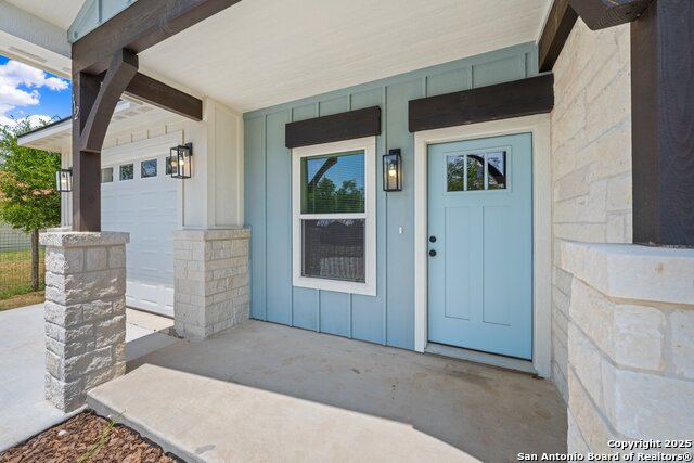 Listing photo id 0 for 712 Gilmer