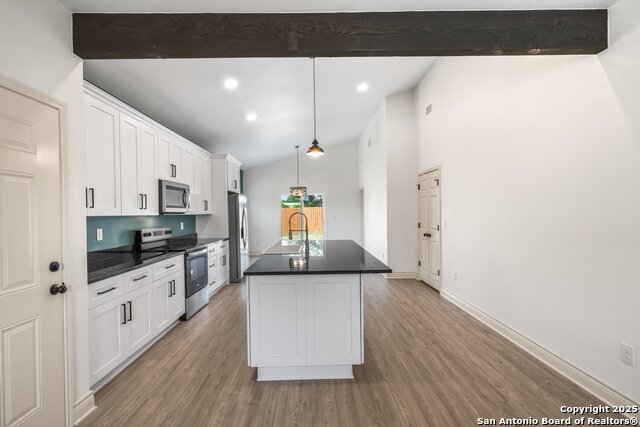 Listing photo id 2 for 712 Gilmer