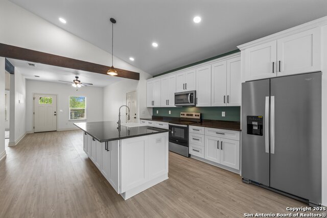 Listing photo id 3 for 712 Gilmer