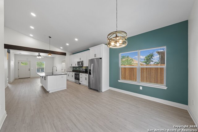 Listing photo id 7 for 712 Gilmer