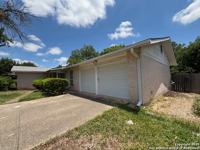 Listing photo id 2 for 4126 Monaco Dr