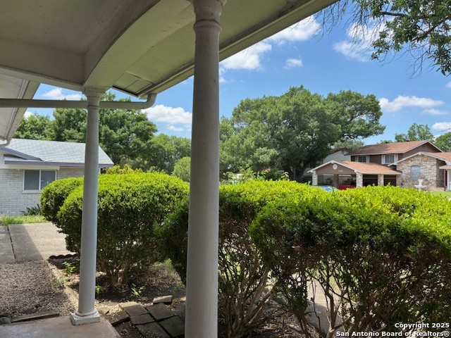 Listing photo id 3 for 4126 Monaco Dr