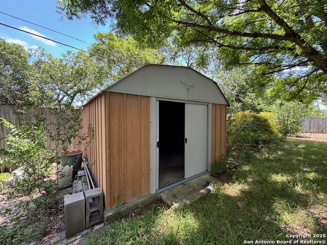 Listing photo id 6 for 4126 Monaco Dr