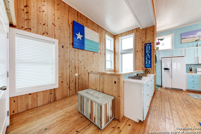 Listing photo id 11 for 2525 11th St S 66