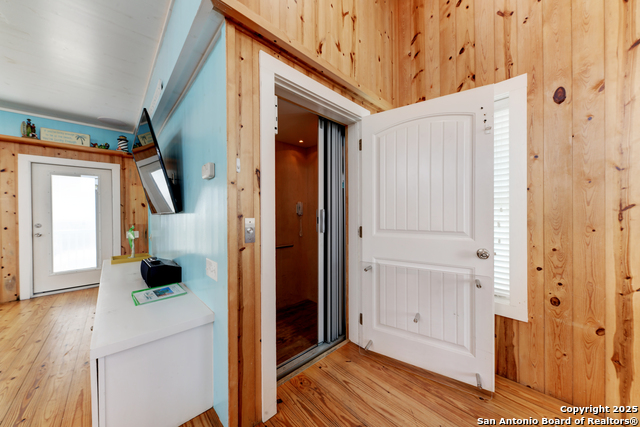 Listing photo id 13 for 2525 11th St S 66
