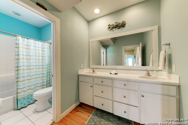 Listing photo id 15 for 2525 11th St S 66