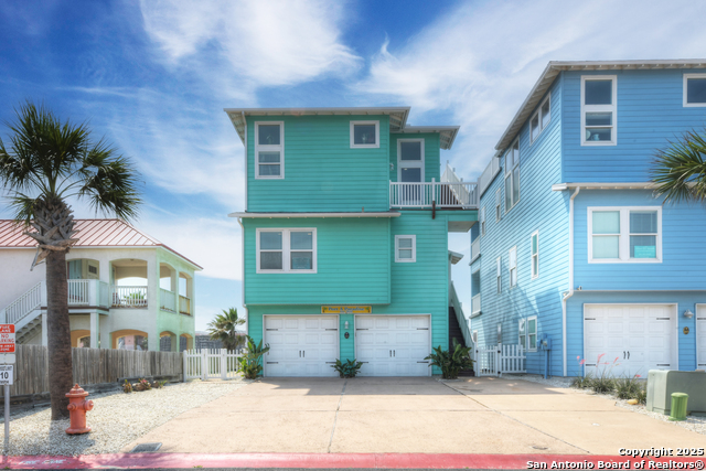 Listing photo id 0 for 2525 11th St S 66