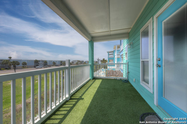 Listing photo id 23 for 2525 11th St S 66
