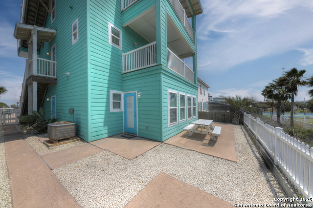 Listing photo id 29 for 2525 11th St S 66