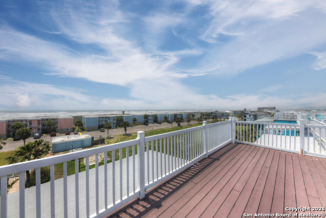 Listing photo id 34 for 2525 11th St S 66