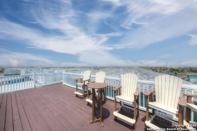 Listing photo id 35 for 2525 11th St S 66