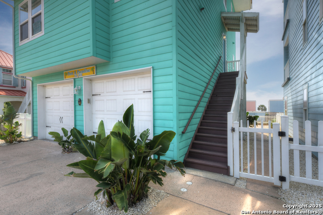 Listing photo id 2 for 2525 11th St S 66