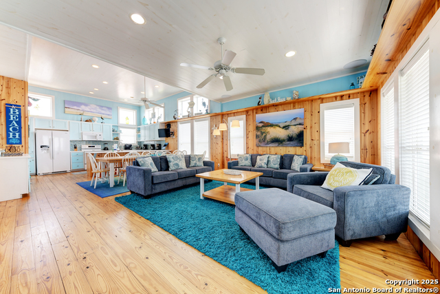 Listing photo id 3 for 2525 11th St S 66