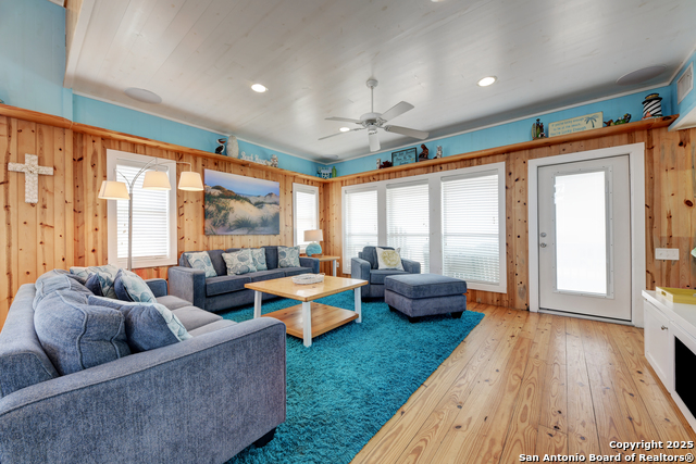 Listing photo id 4 for 2525 11th St S 66