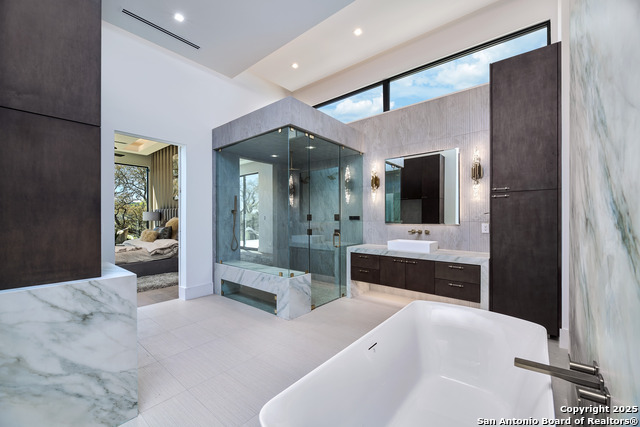 Listing photo id 25 for 24607 Cliff Line