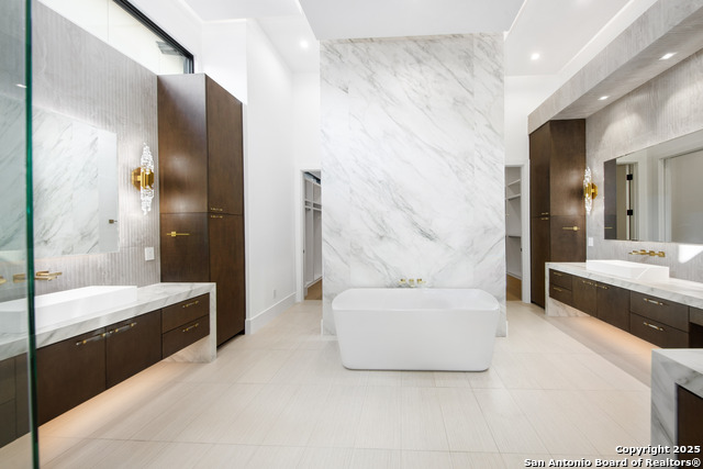 Listing photo id 29 for 24607 Cliff Line
