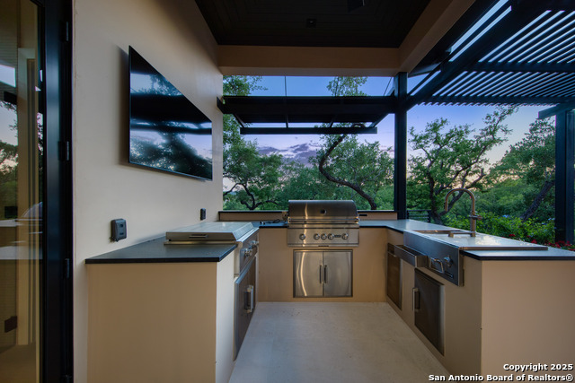 Listing photo id 33 for 24607 Cliff Line