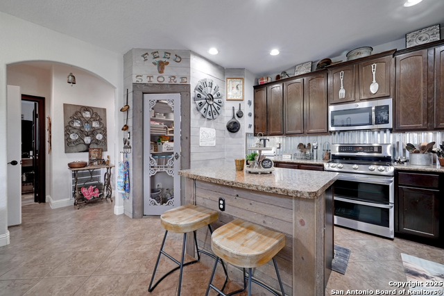 Listing photo id 11 for 103 Stone Creek Dr