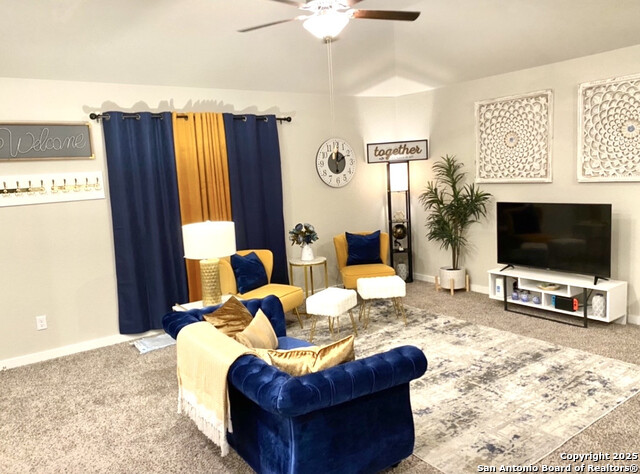Listing photo id 3 for 7003 Emerald Valley