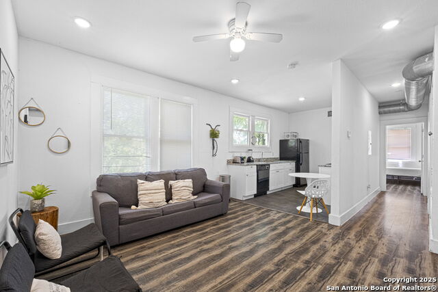 Image 17 of 28 For 402 Dewey E