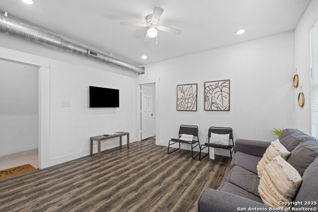 Image 18 of 28 For 402 Dewey E