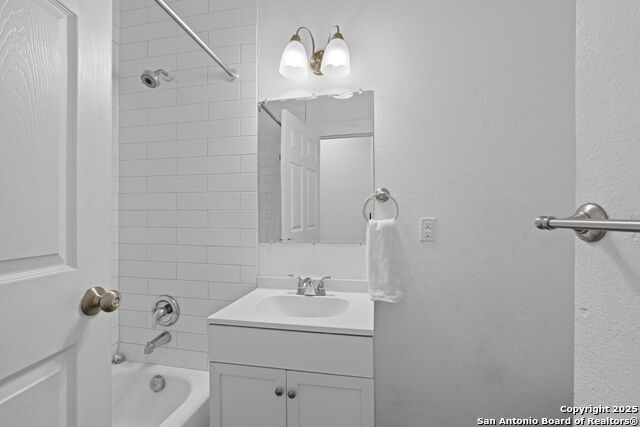 Image 21 of 28 For 402 Dewey E