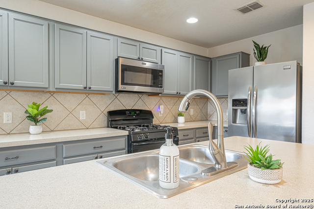 Listing photo id 6 for 3407 Maguey Trl