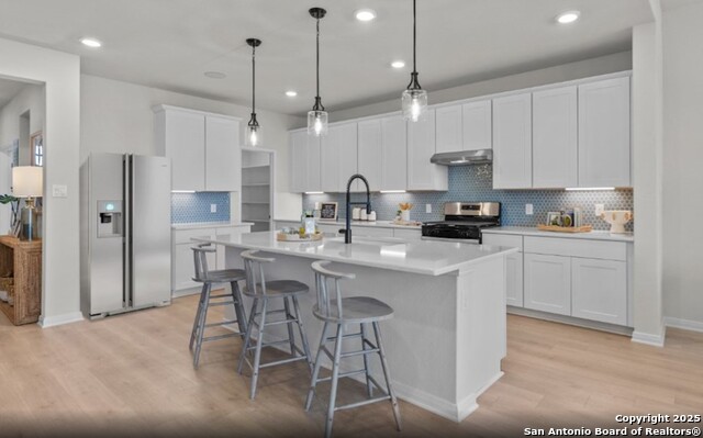 Listing photo id 0 for 6407 Penny Path