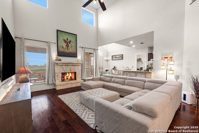 Listing photo id 8 for 846 Fawnway