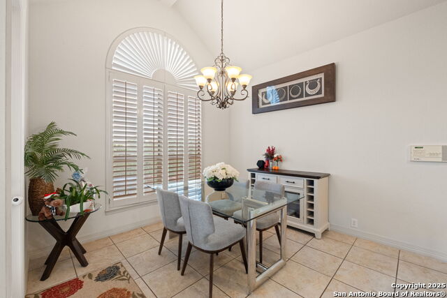 Listing photo id 12 for 846 Fawnway
