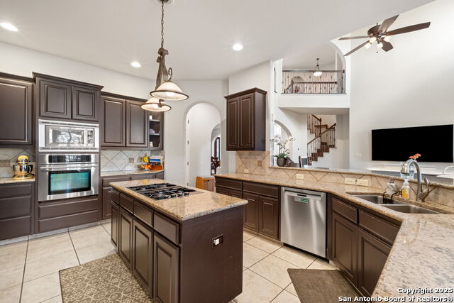 Listing photo id 14 for 846 Fawnway
