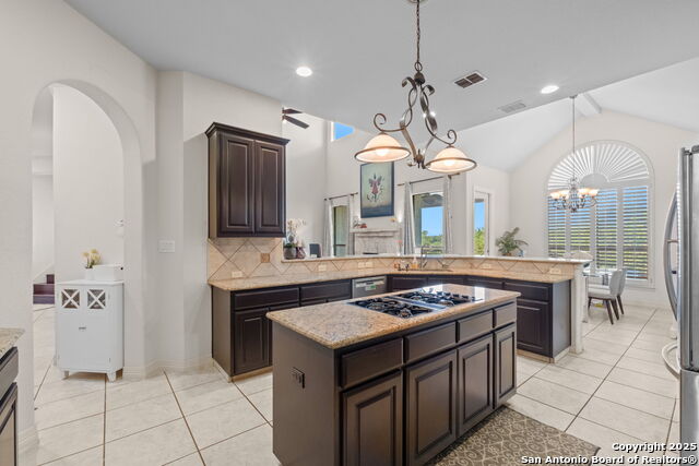 Listing photo id 15 for 846 Fawnway