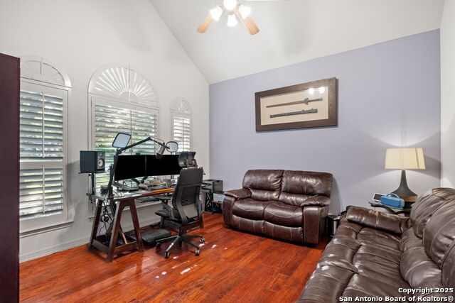 Listing photo id 17 for 846 Fawnway