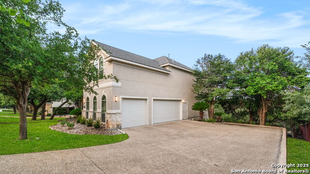 Listing photo id 2 for 846 Fawnway