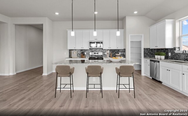 Listing photo id 0 for 6415 Morgan Glen