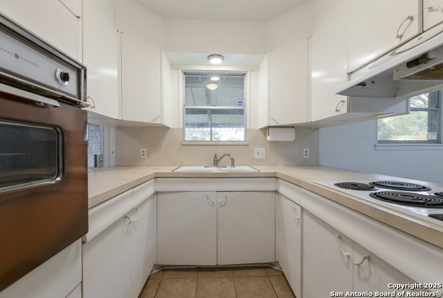 Listing photo id 10 for 4326 Hall Park