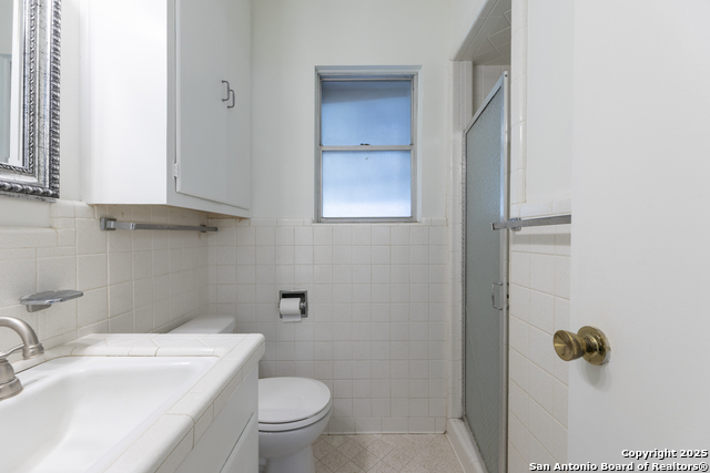 Listing photo id 14 for 4326 Hall Park