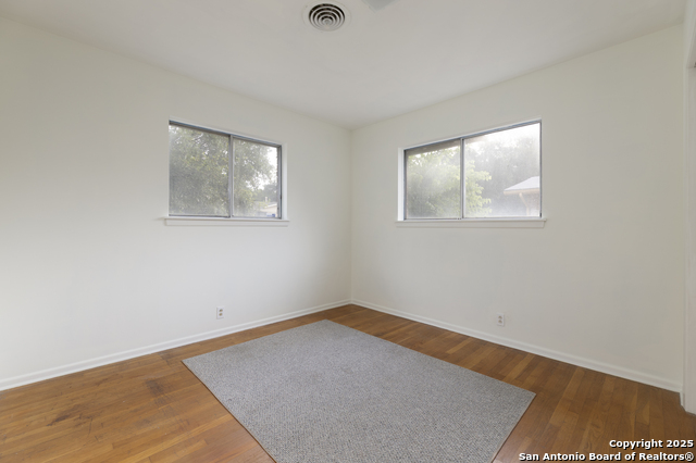Listing photo id 17 for 4326 Hall Park